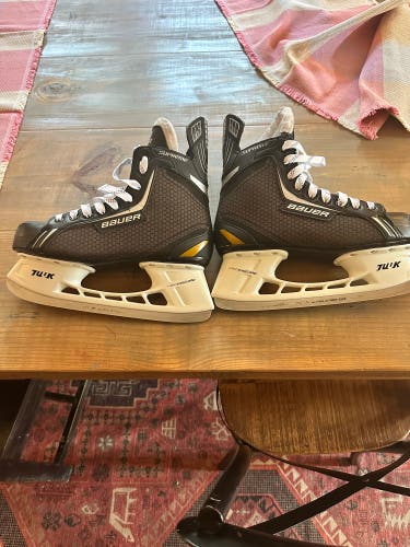 Bauer Supreme ONE.4 Ice Hockey Skates - Size 8R (MINT CONDITION)