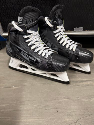 Black Bauer Hockey Skates 10 (Used)