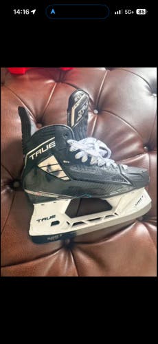 2024 True Catalyst 9x4 Hockey Skates Regular Width 10.5 (Used)