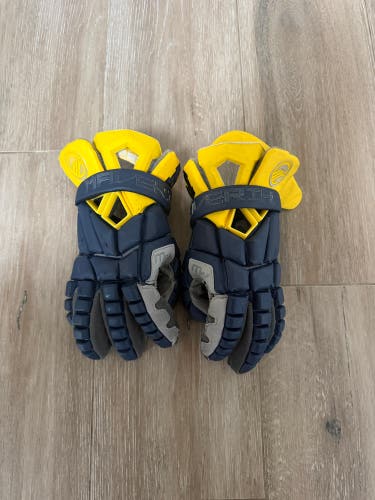 LIKE NEW Michigan Wolverines Maverik Rome Lacrosse Gloves