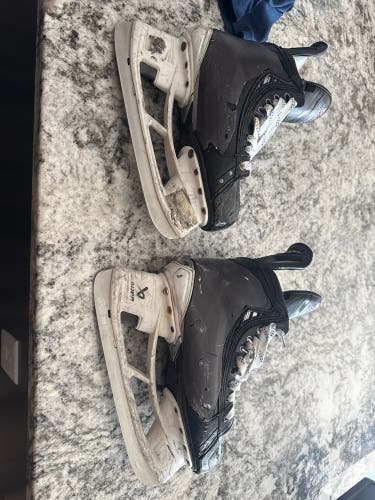 2023 Bauer Vapor Hyperlite 2 Hockey Skates 6.5 (Used)