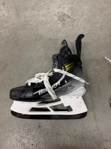 2023 Bauer Vapor Hyperlite 2 Hockey Skates Regular Width 7.5 (Used) w/ blade tech steel