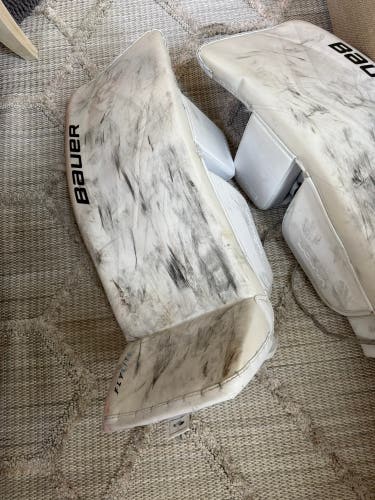34" 2025 Bauer FlyLite Goalie Leg Pads (Used)