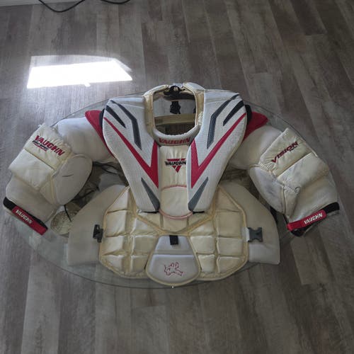XL 2011 Vaughn Vision 9500 Goalie Chest Protector (Used)