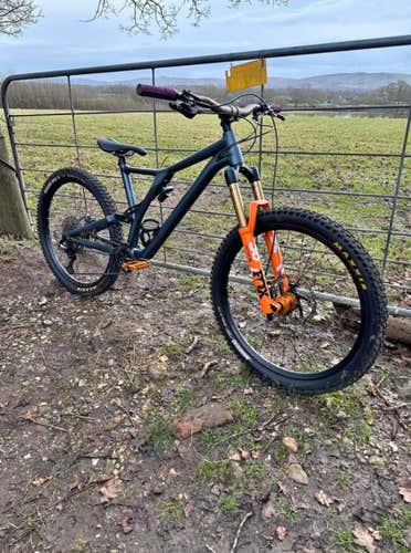 2022 Specialized Stumpjumper EVO Comp Alloy 27.5 Men's Mountain Bike M/L (Used)
