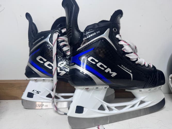 CCM Tacks Classic SE Senior Hockey Skates, Size 7 Regular, in excellent condition