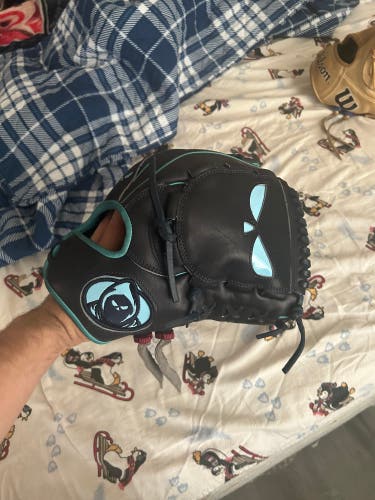 2024 Bradley Next Play RH Pitcher's Baseball Glove 12" (Used)