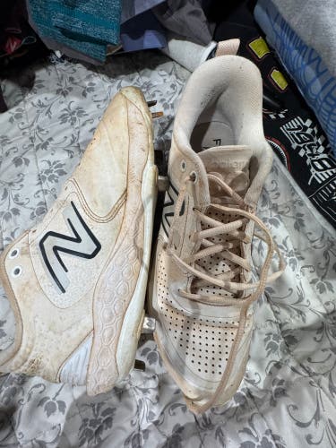 White Men's Size M 9.0 (W 10.0) Adult New Balance Low Top Metal (Used)