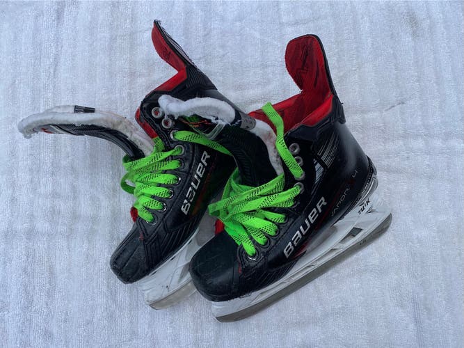 2023 Bauer Vapor X4 Hockey Skates Size 4 (Used)