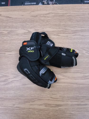 Senior Medium CCM Tacks XF Pro Elbow Pads Pro Stock (Used)