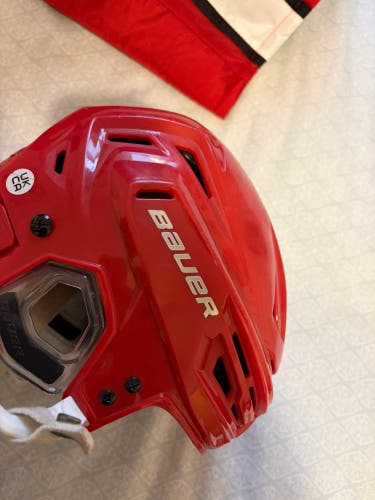 Small Bauer Re-Akt 155 Helmet (Used)