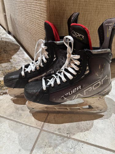 2021 Bauer Vapor Hyperlite Hockey Skates 10 (Used)