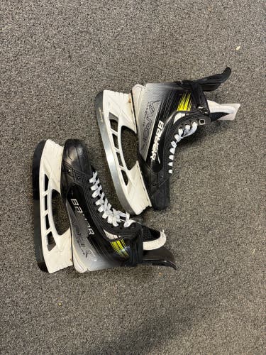 Simon Edvinsson  Game Used Bauer Vapor Hyperlite 2 Hockey Skates Regular Width Pro Stock 9.75 (Used)