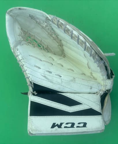 Junior CCM Extreme Flex II 760 Goalie Glove Regular