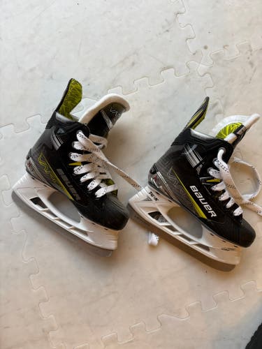 Bauer Junior Vapor X4 Hockey Skates Regular Width 1 (Used)