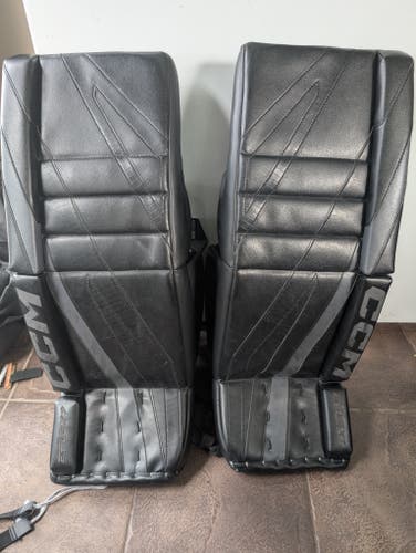 32" CCM EFlex 7 Goalie Leg Pads (Used)