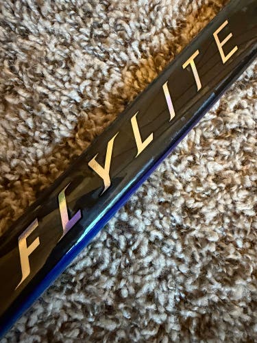 Bauer Vapor Flylite SR Grip LH Hockey Stick P28 77 Flex (New with Flaws) Black/Blue (No Warranty)