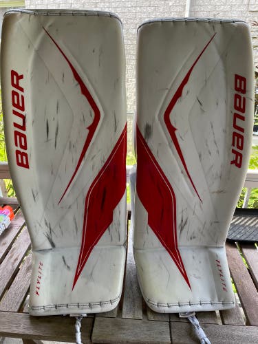33" 2025 Bauer Flylite Goalie Pads (Used)