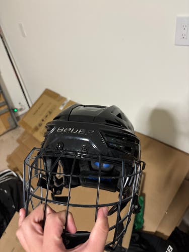 Large Bauer Re-Akt 155 Helmet (Used)