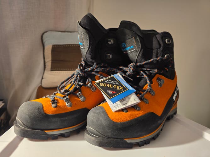 NEW Scarpa Mont Blanc Pro GTX Mountaineering boots