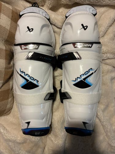 Intermediate Bauer Vapor Flylite 14" Shin Pads (New)