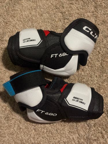 Junior Small CCM JetSpeed FT680 Elbow Pads (Used)