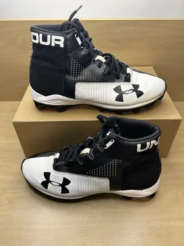 Youth Boys Under Armour Football Cleats Black/White Sz 6y 1289782-011