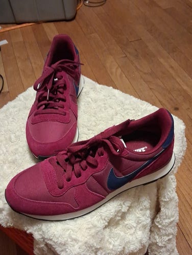 nwob 2018 nike internationalist sneakers womens 9.5 true berry blue shoes