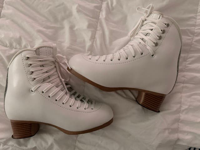 Jackson Debut Figure Skating Boots – Size 5W – Near New Condition