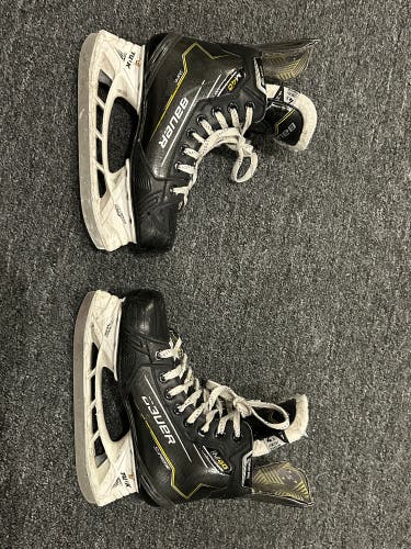 2024 Bauer Supreme M40 Hockey Skates Size 4.5 (Used)