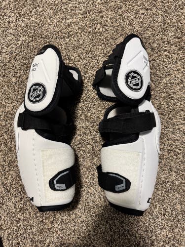 Senior Medium CCM 19K Elbow Pads Pro Stock (Used)