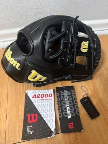 Wilson A2000 1975 baseball glove 11.75"