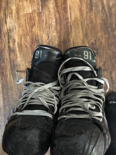 2023 Bauer Vapor Hyperlite 2 Hockey Skates Regular Width Pro Stock 11.5 (Used)
