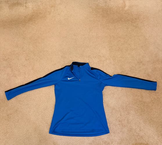 Men’s Medium Nike Sweatshirt