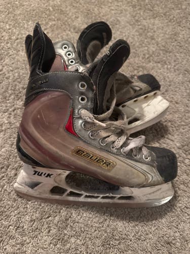 2009 Bauer Vapor X:60 Hockey Skates Regular Width 8.5 (Used)