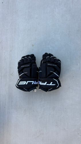 True Catalyst 5x3 Gloves (gently Used)