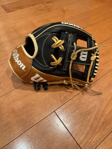 Wilson A2000 1787SC RHT Infield Baseball Glove 11.5" (Used)