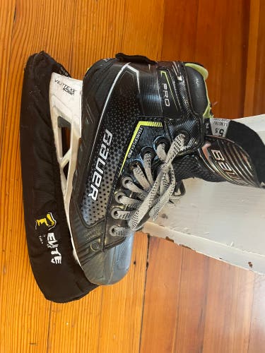 2012 Bauer Pro Hockey Goalie Skates Size 5.5 (Used)