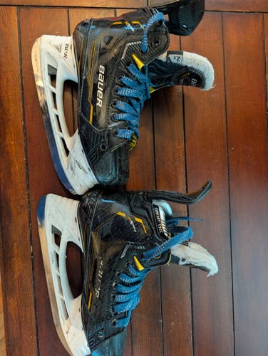 Bauer Supreme M5 Pro Hockey Skates Size 2.5 (Used)
