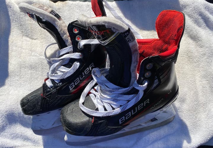 2023 Bauer Vapor X4 Hockey Skates Size 5.5 (Used)