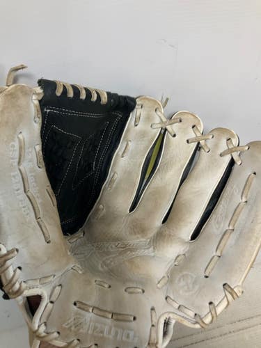 Used Mizuno GPP 1251F3BK RH Throw Fastpitch Gloves White And Black 12 1/2" 11823-S000042091