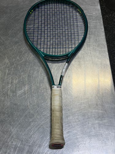 Adult Wilson Blade v9 Tennis Racquet (Used)