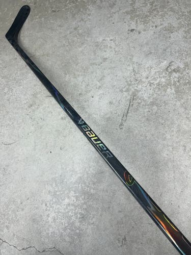 70 Flex P28 Senior Bauer Flylite Right Hand Hockey Stick Pro Stock (Used)