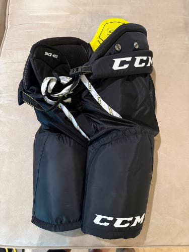 Senior Medium CCM Tacks 9040 Hockey Pants (Used)