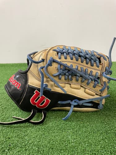 Wilson A2000 D33 RH Baseball Glove | 11.75"