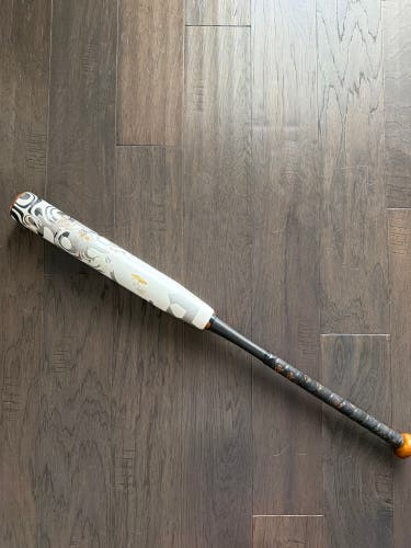 2023 DeMarini Whisper Composite Bat (-10) 22 oz 32" (Used)