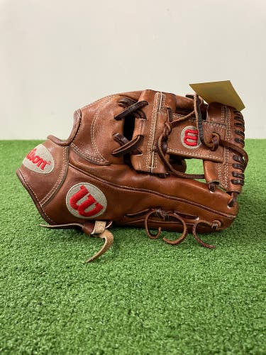 Wilson A2000 1787 RH Baseball Glove | 11.75"