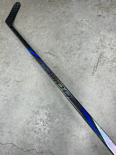 87 Flex P28M Senior Bauer Tracer Right Hand Hockey Stick Pro Stock (Used)