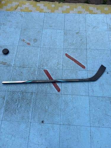 BROEKN Youth Bauer Nexus Tracer Left Hand Hockey Stick P28 26 Flex (Used)