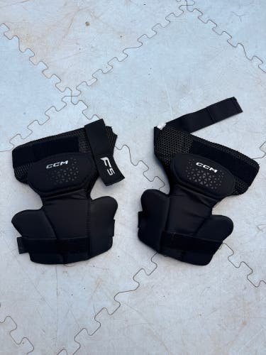 CCM F5 Goalie Knee Guards Hockey (Used)